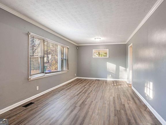 5th image of 2196 Knoll Dr