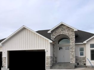 4817 Luxor Dr, Ammon, ID 83406