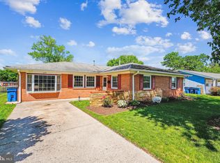 609 S Dogwood St, Sterling, VA 20164