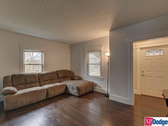 3rd image of 4915 California St