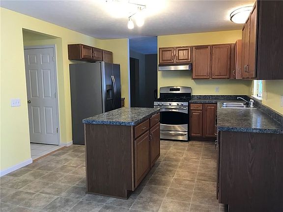 3rd image of 73 Doncaster Trl