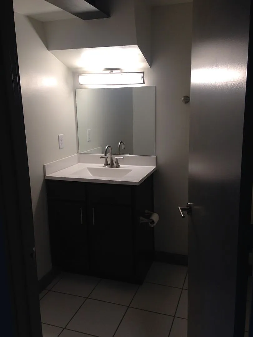 River Lofts West — Photo 4