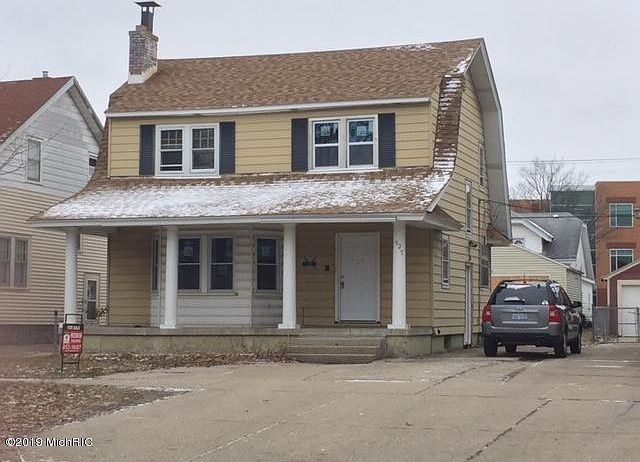1st image of 927 Lake Michigan Dr NW
