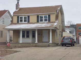 927 Lake Michigan Dr NW, Grand Rapids, MI 49504