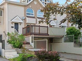 91 Thornbury Cres, Ottawa, ON K2G 6C4
