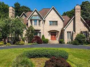 100 Sherwood Farm Rd, Fairfield, CT 06824