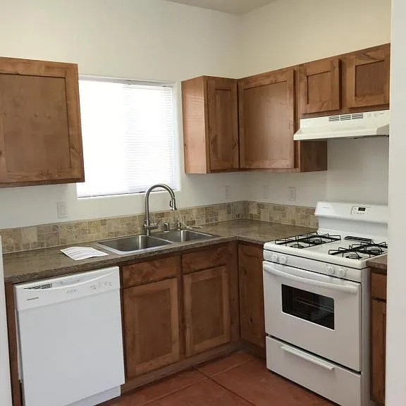1703C Lomas Blvd NW — Photo 5