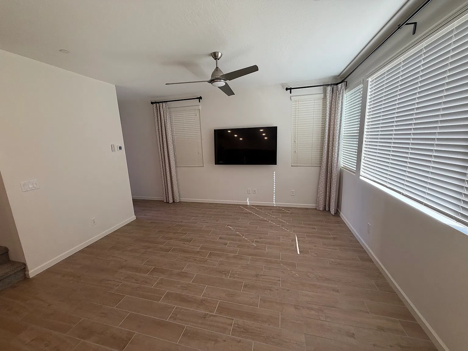 3 bed, 2.5 bath, 1412 sqft, $2,500 — Photo 2