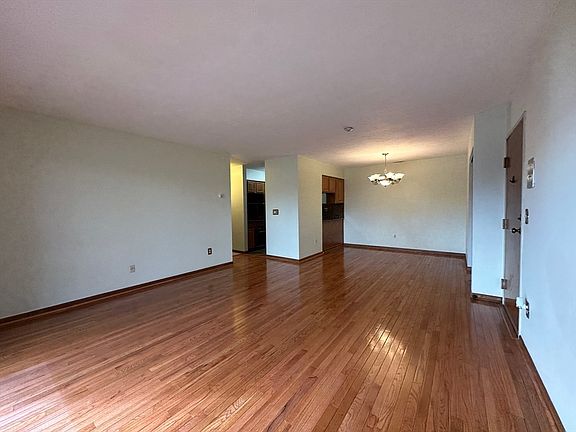 4th image of 340 Sunderland Rd Unit 17A