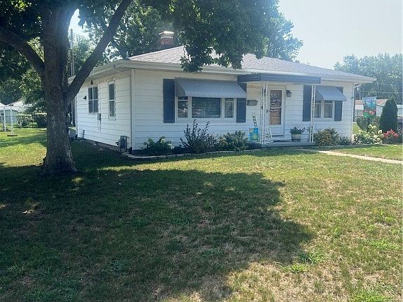3rd image of 916 Shaw Ave