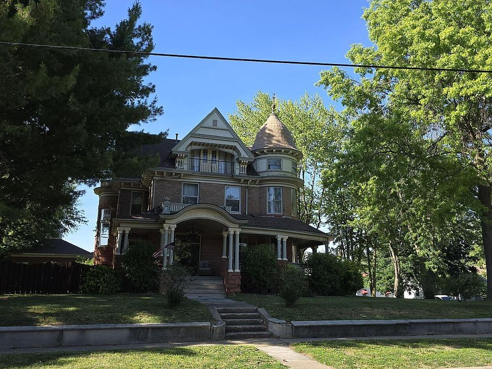 1st image of 320 E 2nd Ave