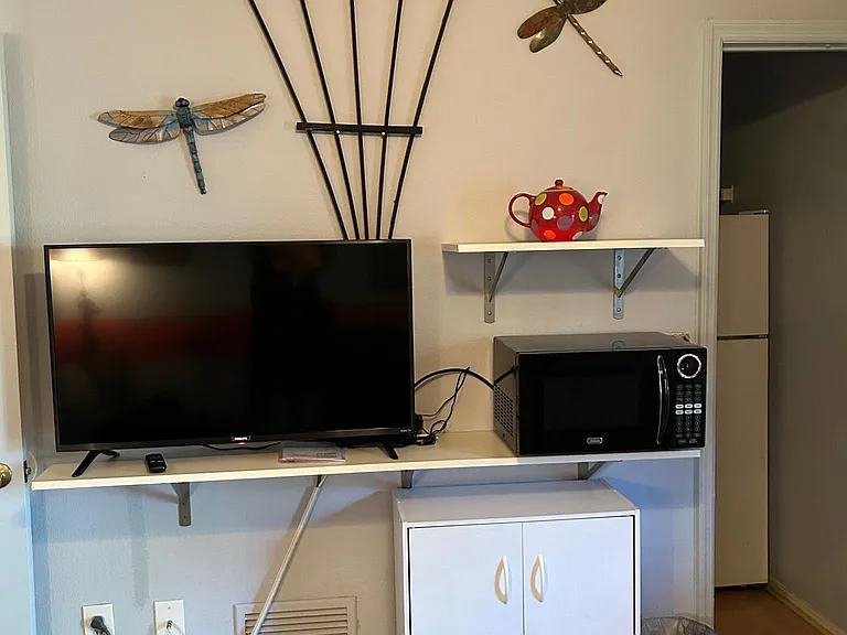 "Cookin' wall. Fridge nook alcove visible.