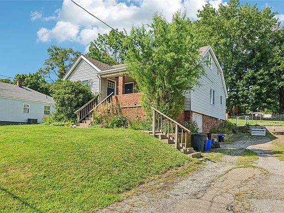 3rd image of 221 Rosecrest Dr