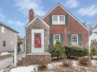 40 Oxford St, New Hyde Park, NY 11040