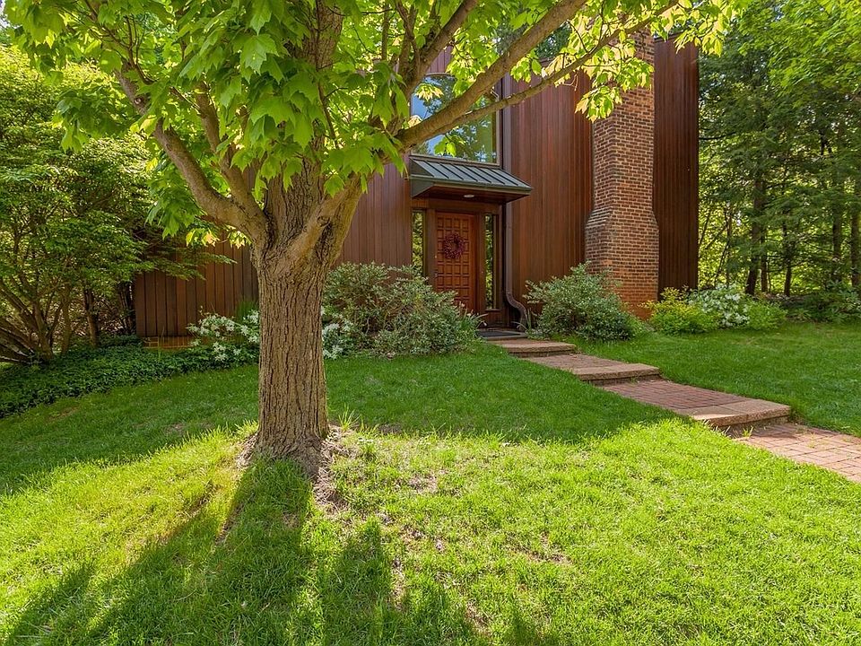 1st image of 410 Huntington Pl