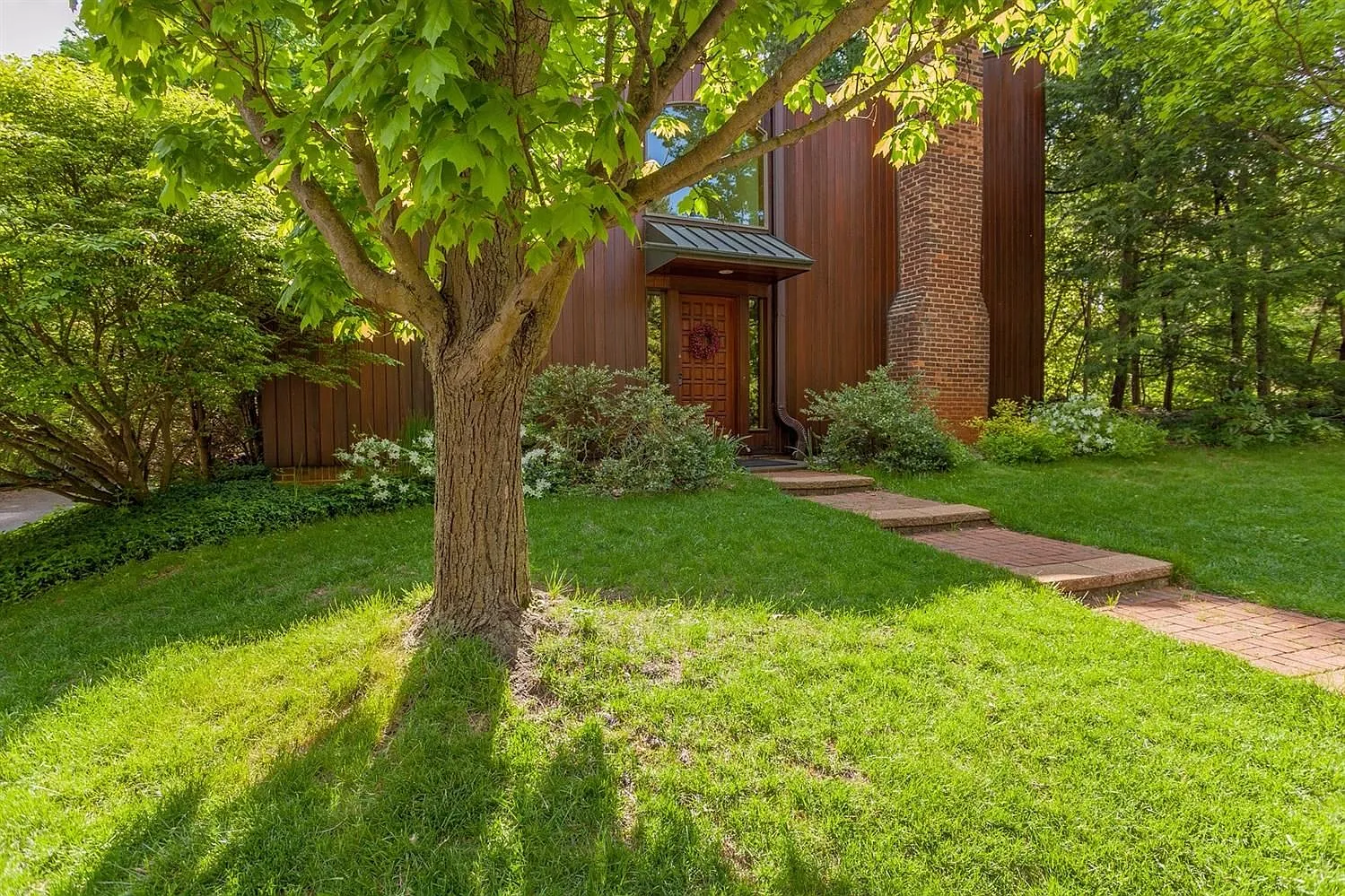 410 Huntington Pl photo 1