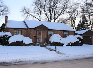 903 Carr St, Elgin, IL 60123