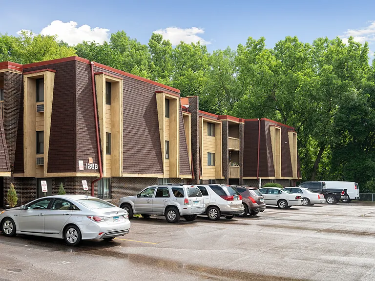 Hazelwood Apartments — Photo 6