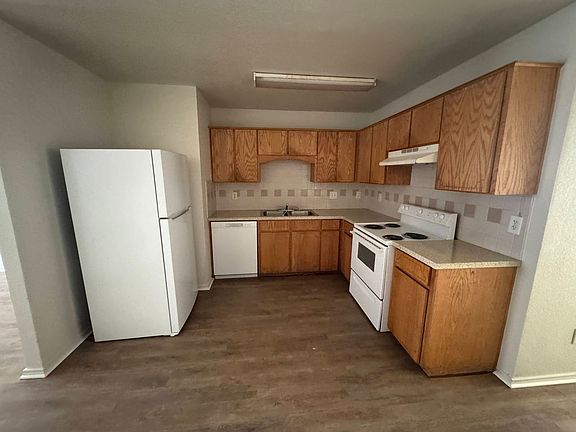 5th image of 3807 Pecos Ct APT A