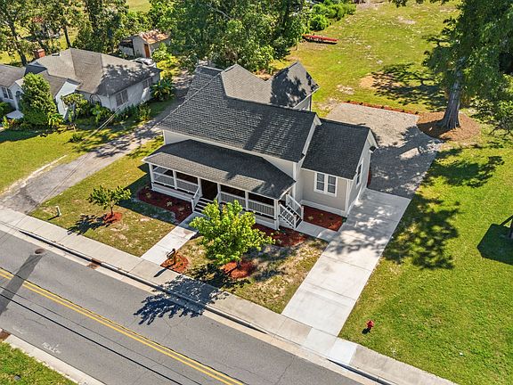 2nd image of 204 Fair St