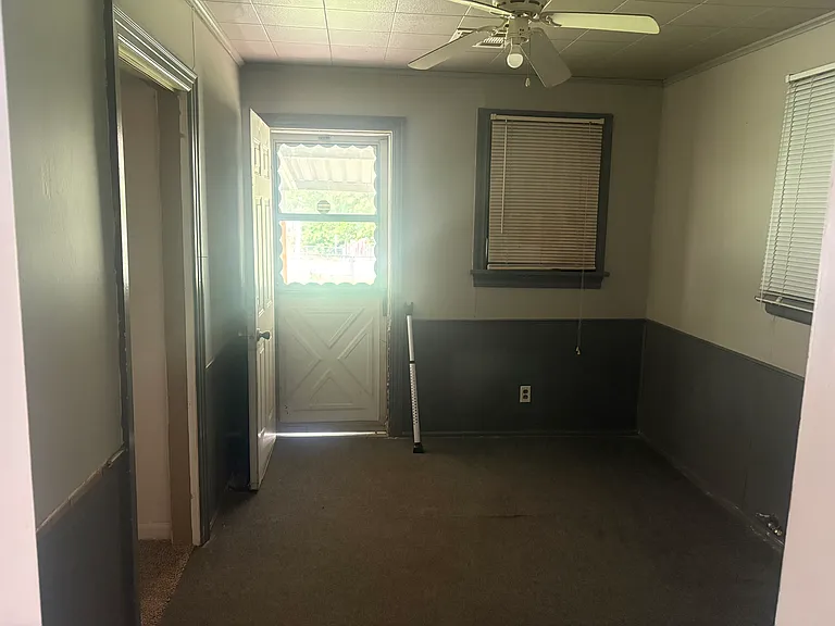 714 N Lake St — Photo 5