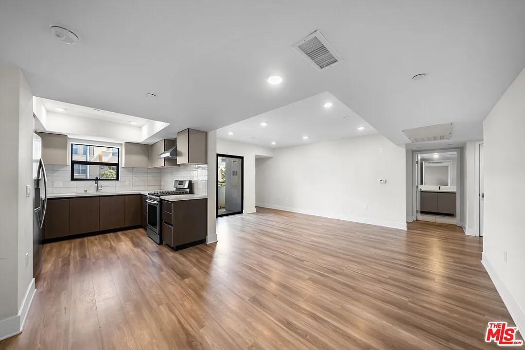 2 bed, 2.0 bath, 1270 sqft, $3,550 — Photo 3