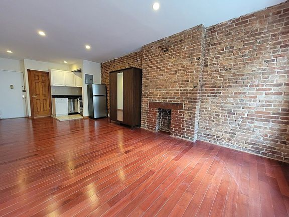 3rd image of 421 W 56th St #5X