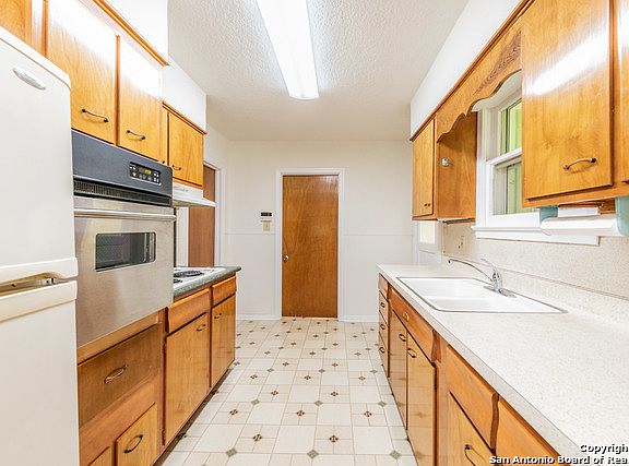 4th image of 239 Haskin Dr
