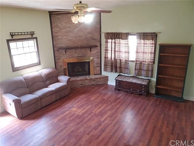2nd image of 1008 E Walnut Ave