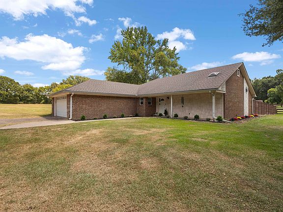 2nd image of 912 Lilly Ln