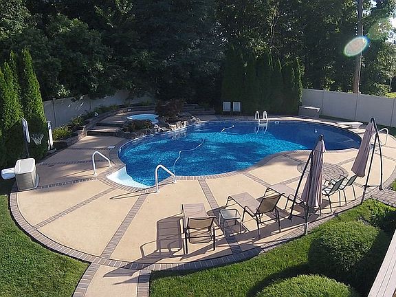5th image of 222 Brittany Ln