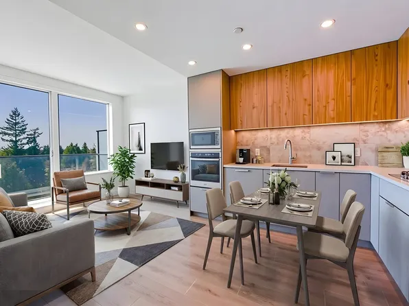 13359 Old Yale Rd #905, Surrey, BC V3T 0S4