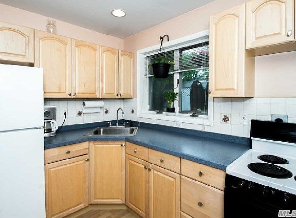 3rd image of 3104 Newport Ave