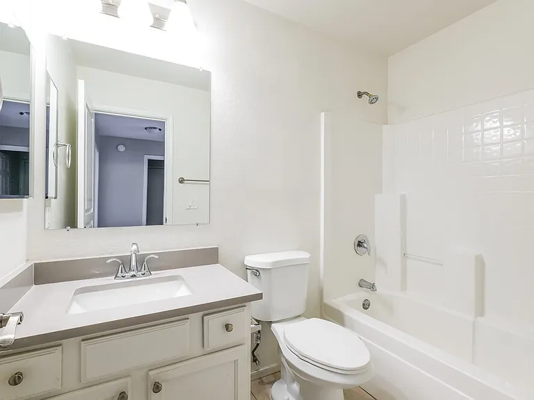 2710 S 108th Ave — Photo 15