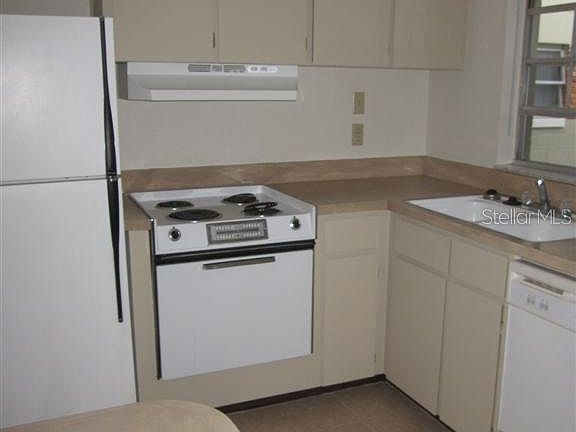 3rd image of 3034 Fairway Ln APT A