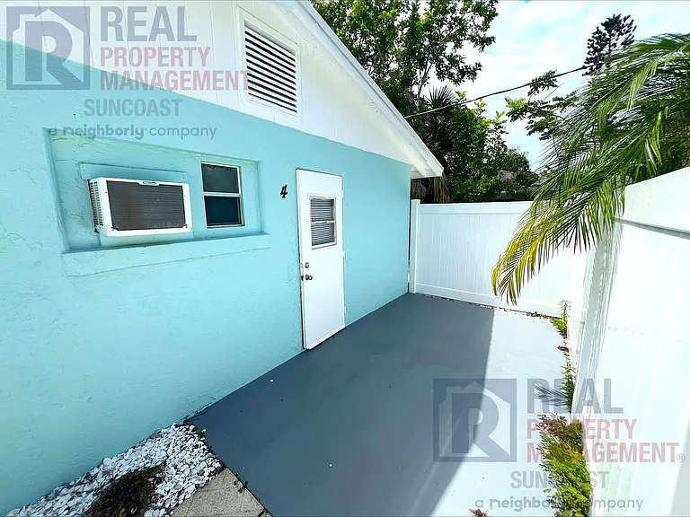 1615 Stickney Point Rd #4 — Photo 2