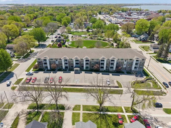 809 7th Ave N APT 313, Clear Lake, IA 50428