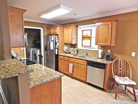 5th image of 2415 Waterhaven Dr #124