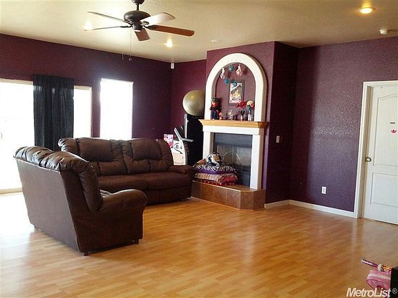 4th image of 1006 Roanoke Ave