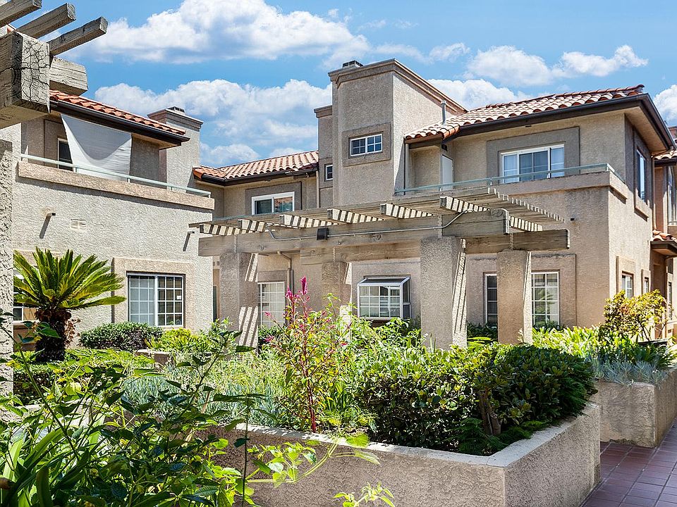 Complex maintained and landscaped with outdoor entertaining spaces.