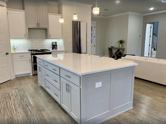 5th image of 306 Village Way
