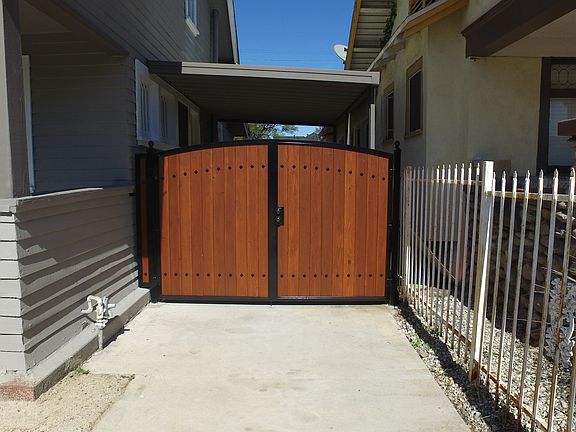 4th image of 2263 W 30th St