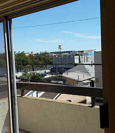 5th image of 6010 Romaine St APT 212