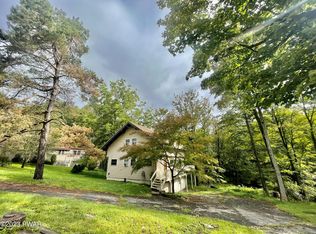 26 Westwood Dr, Lake Ariel, PA 18436