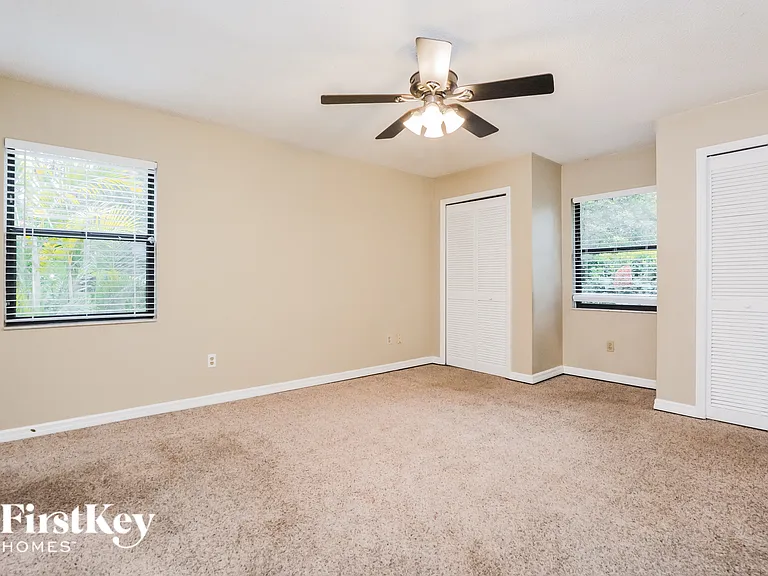 520 Whispering Oak Ln — Photo 11