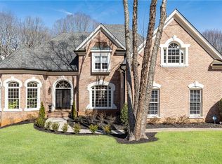 9360 Nesbit Lakes Dr, Alpharetta, GA 30022