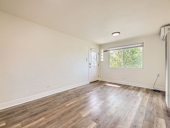 4th image of 3221 E 33rd Ave