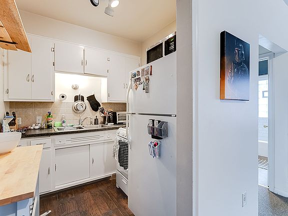 3rd image of 2097 Como Ave #3
