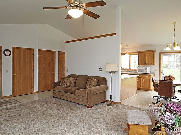 2nd image of 110 Country View Dr