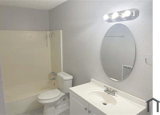 5th image of 10518 Heizer St #7